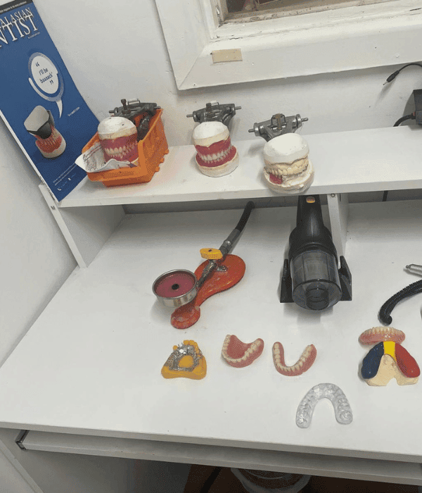 Dental prosthetics and equipment at SAP Dental Laboratory